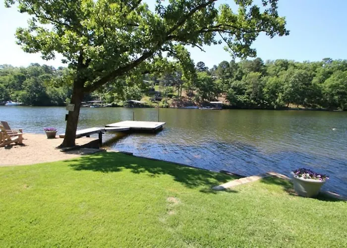 #02 - Unique Lakeside Studio Cottage- Pet Friendly